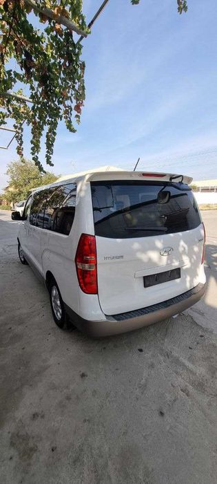 Микроавтобус Hyundai Grand Straia