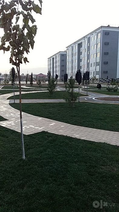 Эски атс биноси сотилади. Атрофида куп каватли домлар жйлашган.