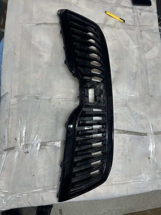 Grilă radiator skoda superb 3 facelift.