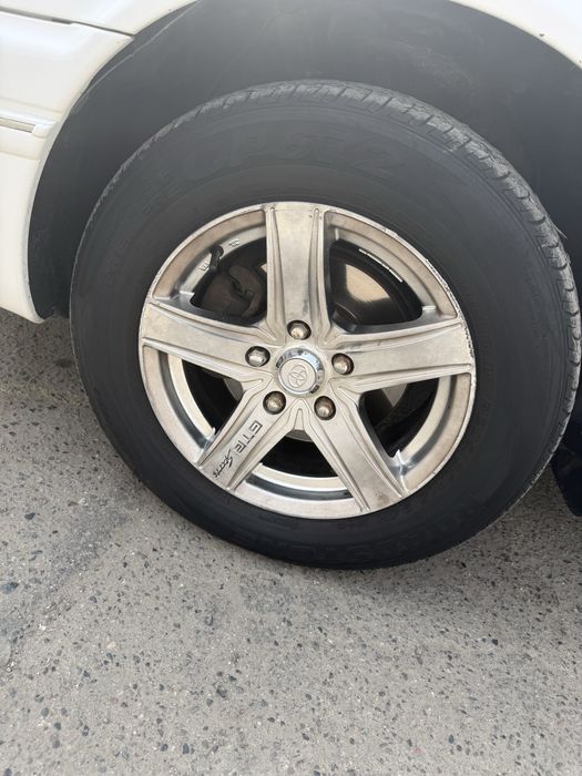Продам летние шины на Toyota 20