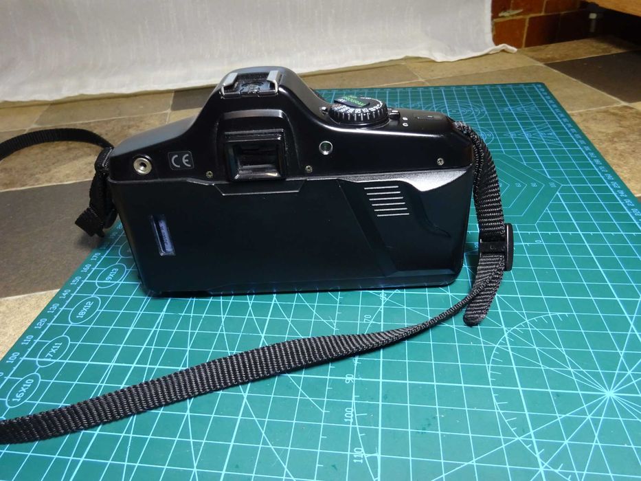 Aparat foto pe film 35 mm Yashica 109 Multi Program  SLR Camera