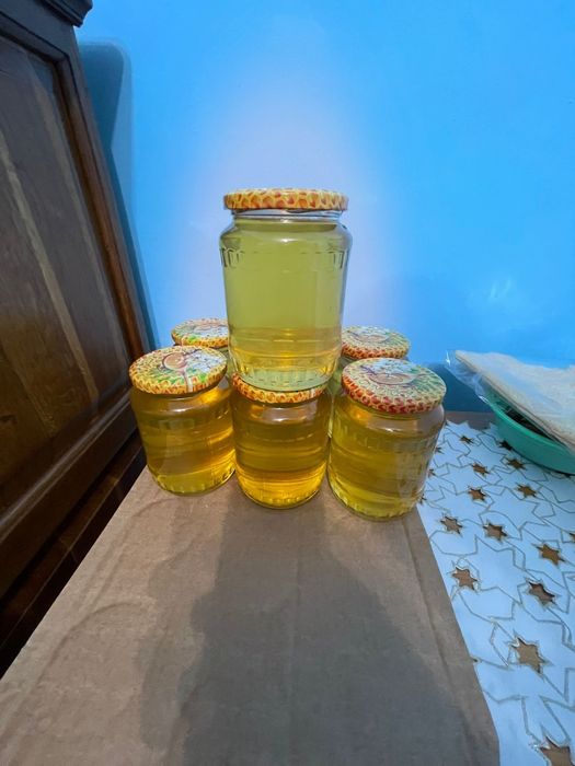 Vand miere de albine naturala salcam