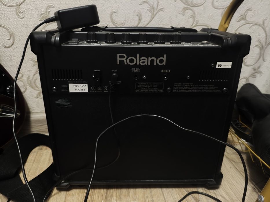 Продам комбо усилитель Roland Cube GX-10