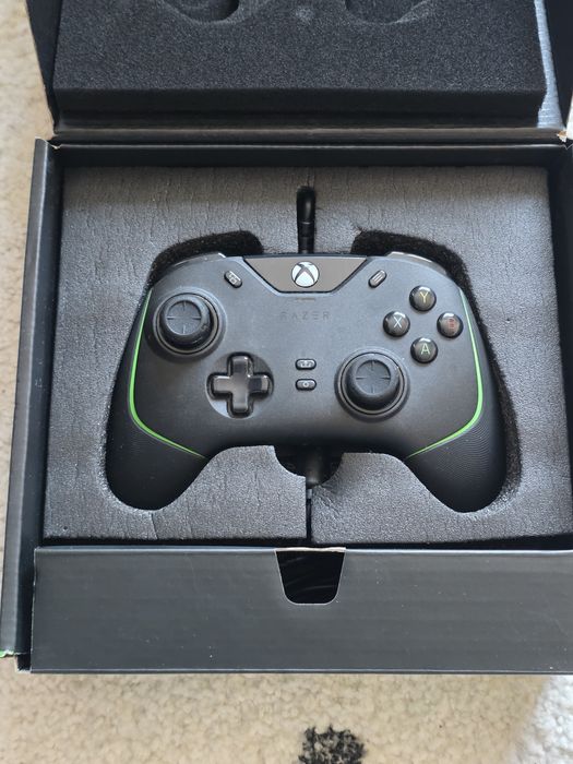Controller razer wolverine v2