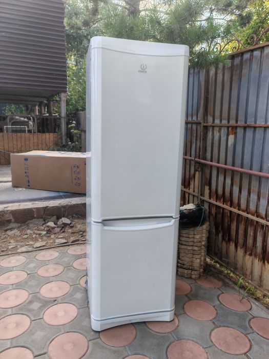 Холодильник Indesit