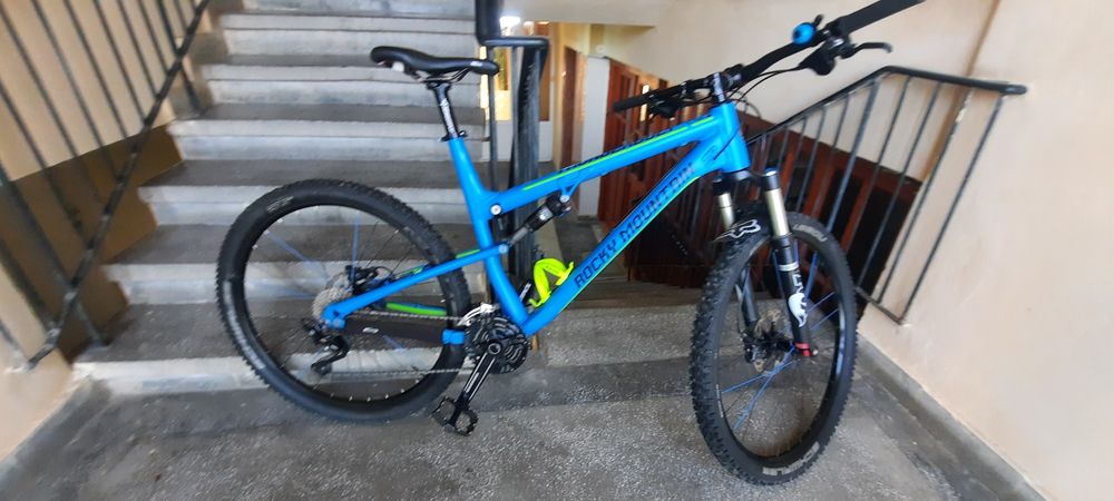 Bicicleta full suspension Rocky Mountain Thunderbolt 750
