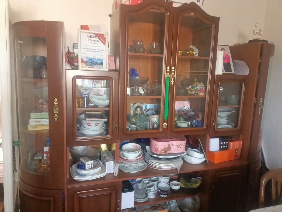 Гостевой шкаф для посуды