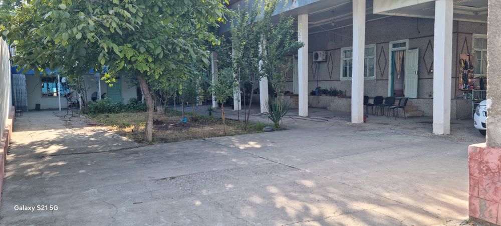 Srochna Ikki qavatli kotta xovli sotiladi.