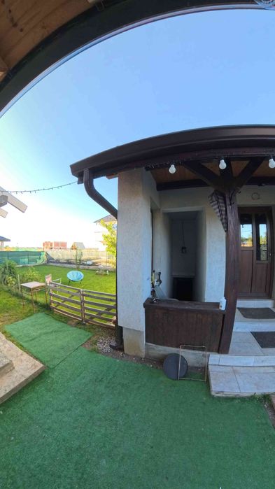 Casă + anexă locuibilă în curte
