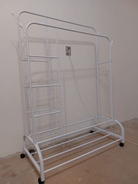 Продам вешалку на польная