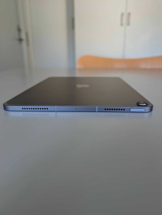 iPad Air 5th Generation M1 Chip (256gb + WiFi + SIM)