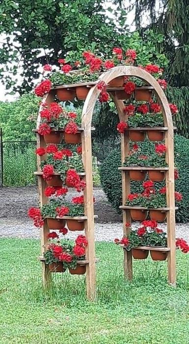 Suport din lemn pentru flori arcuit