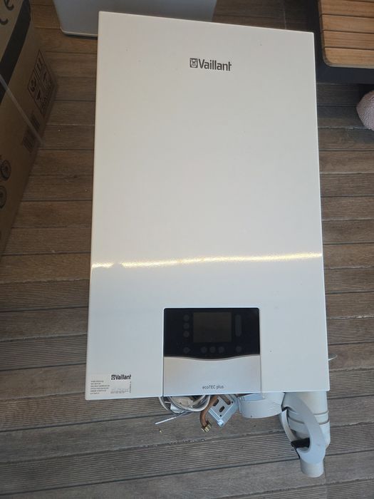 Centrala Vaillant Ecotec Plus VU 30CS/1-5 (N-INT2) 33 KW + kit de evac