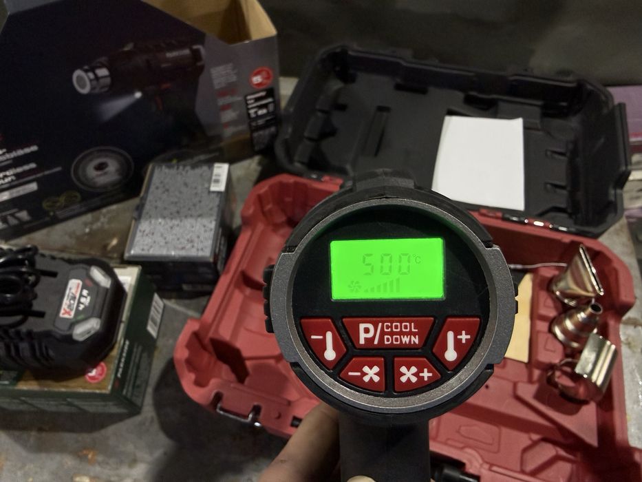 Комплект пистолет за горещ въздих, батерия и зарядно Parkside