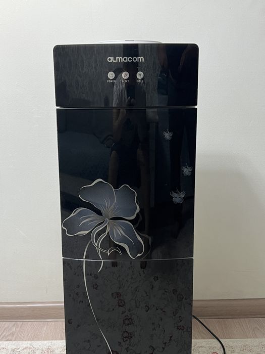 Кулер для воды.