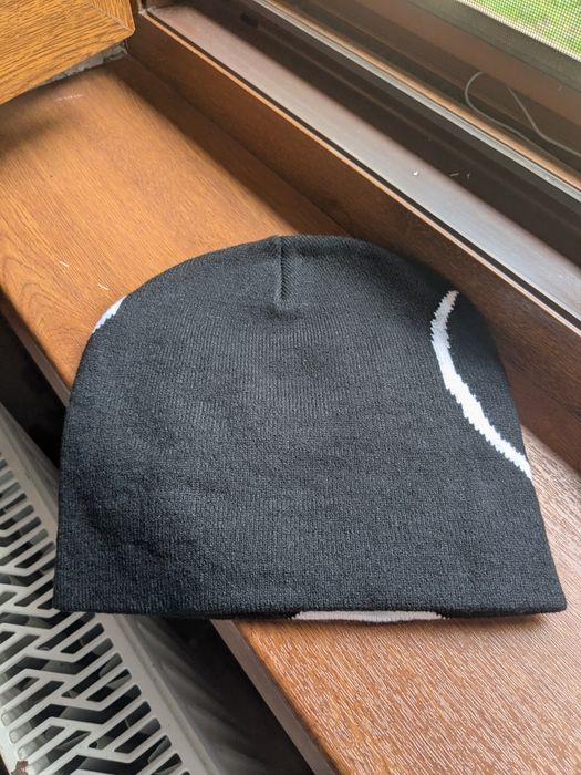 Black white strips beanie