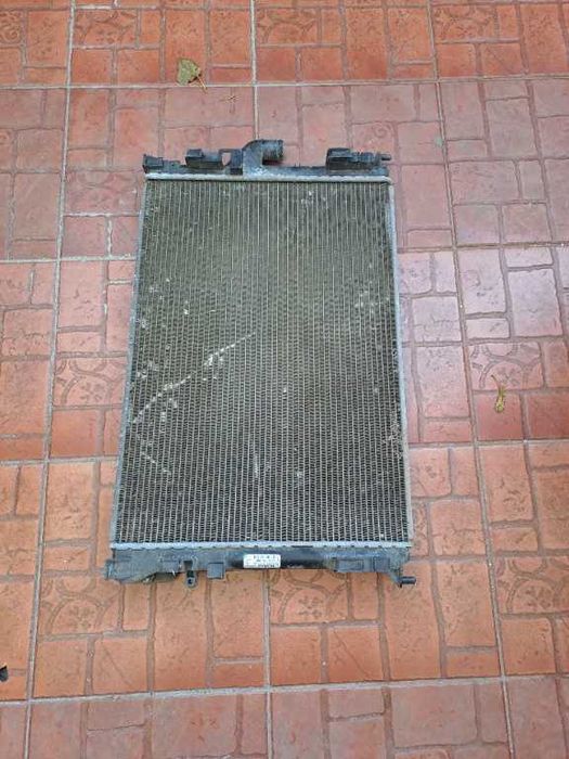 Radiator apa Dacia Sandero benzina 1.2 an 2008-2012 cod 8200735039