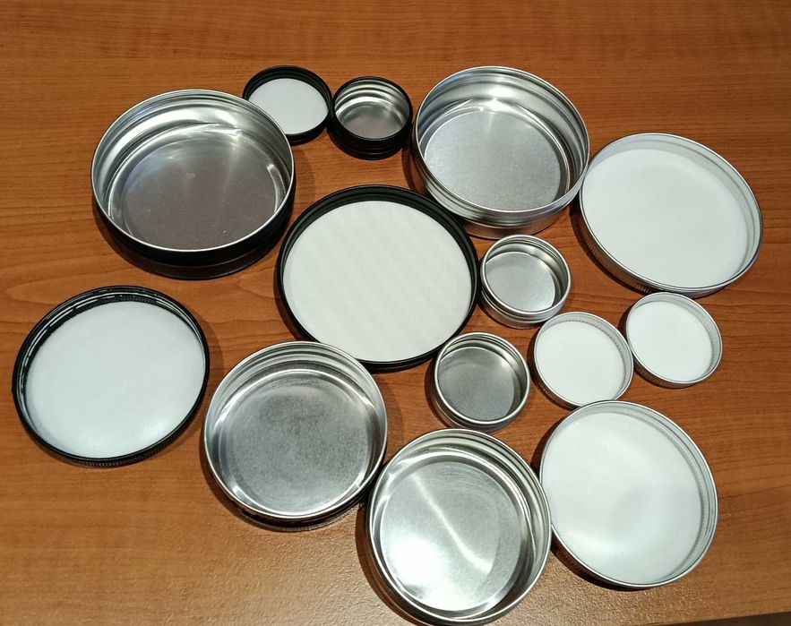 Преносими кутийки за крем, бижута и други