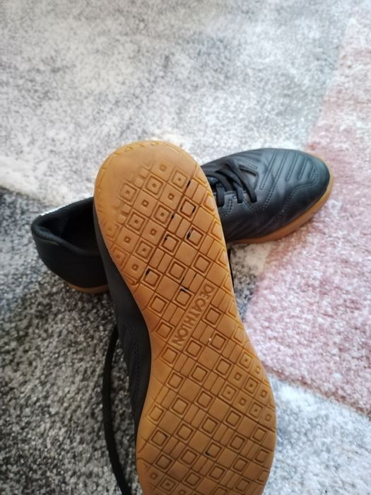 Футболни обувки за зала