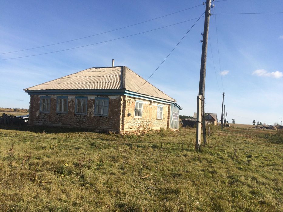 Дом деревянный в селе (сосновый)