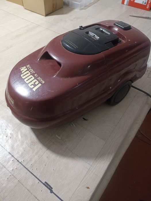 Продам пылесос Nova