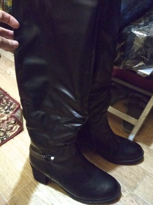 Женские сапоги с высоким голенищем