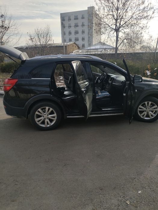 Captiva 3 Avtomat rangi qora benzinda yurilgan xolati butun.