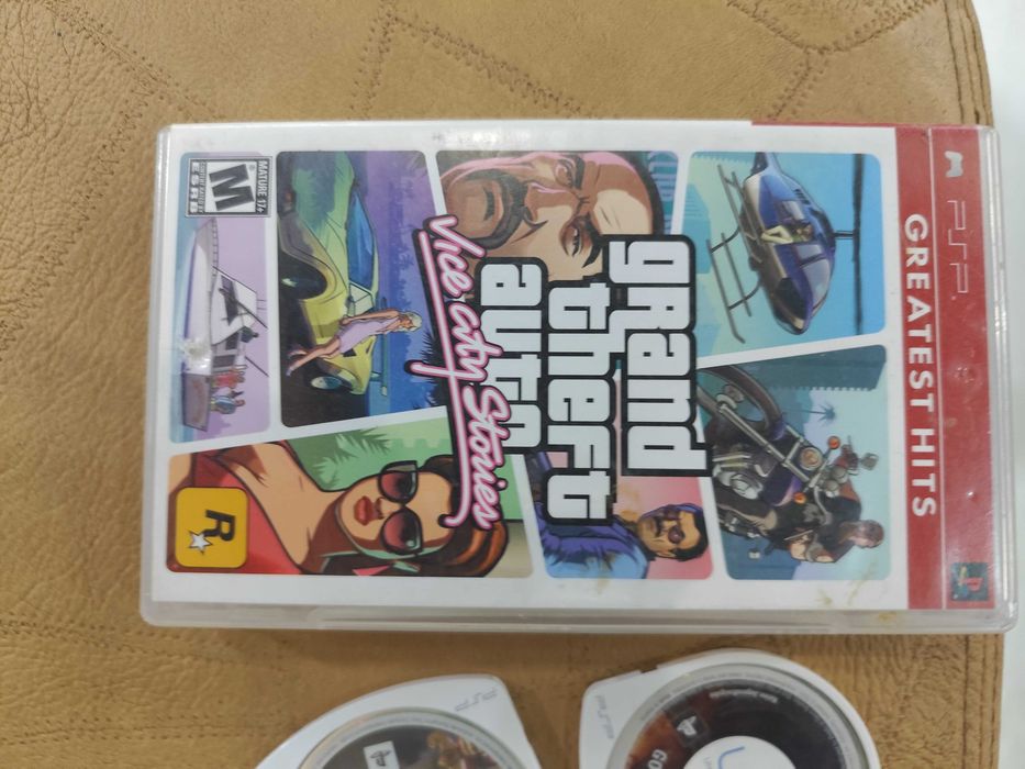 PSP Sony 1004   , зарядно,7 игри.