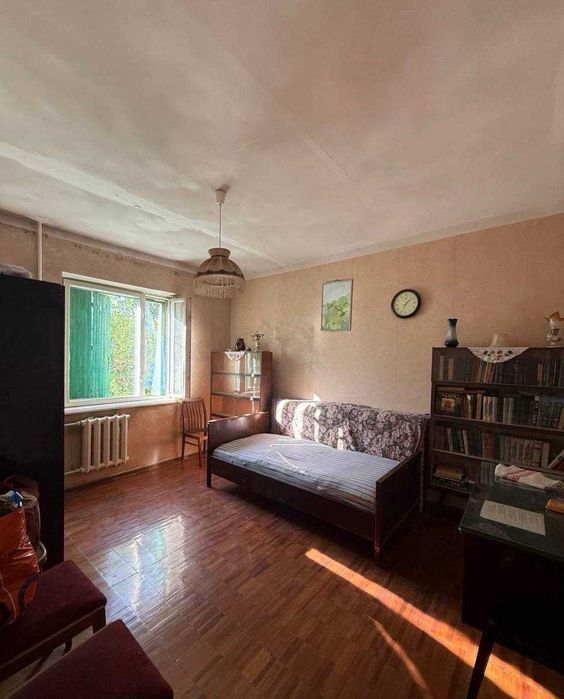 Продаётся 2-х комнатная 77 серия кирпичный дом не торец ор-р Буз 2