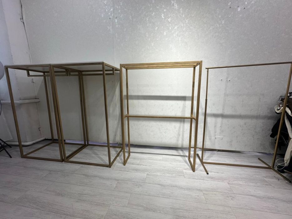 Срочно!!Продам торговое оборудование б/у  для одежды