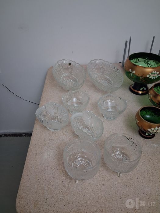 Xrustal bagema ko'k idish va bogema grafin
