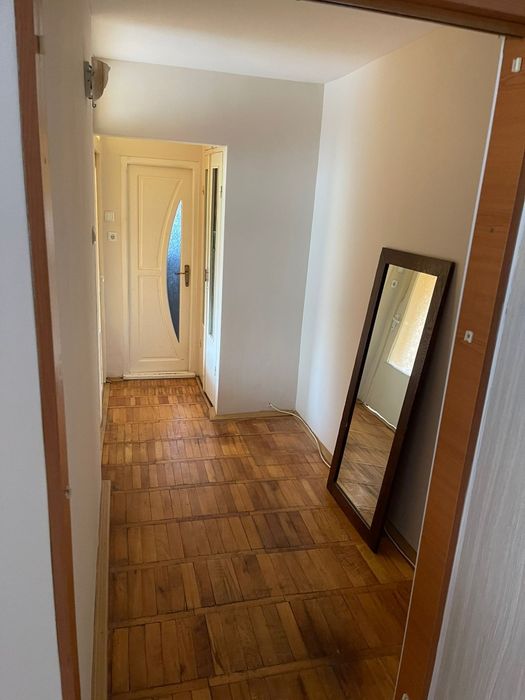 Inchiriez apartament cu 3 camere