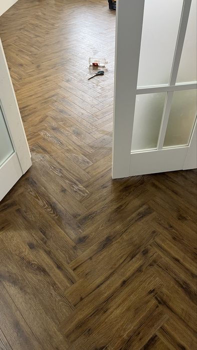 Ламинат, линолеум