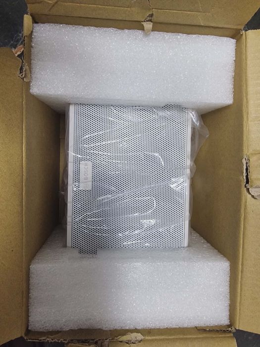 Кабинетен високоговорител (А/B) за гласово оповестяване.