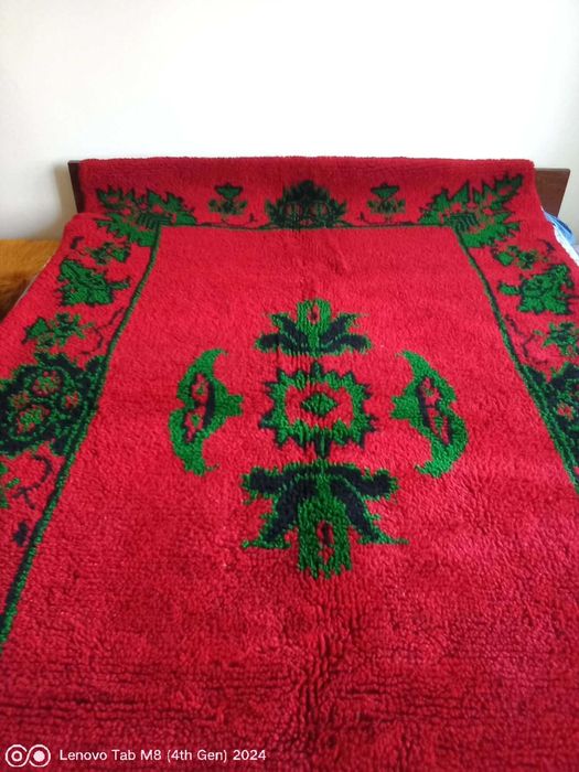 Чисто нов червен китеник