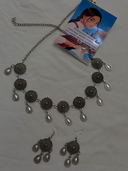 Әшекей бұйым: Шашбау, шекелік, сырға