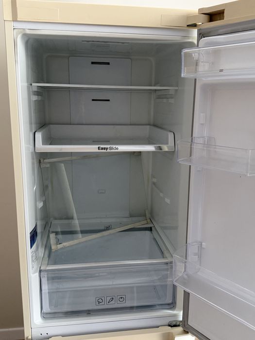 Продам срочно Холодильник Samsung