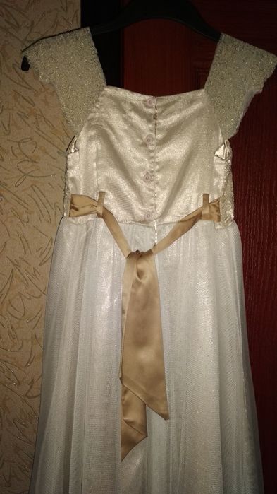 Платье на девочку нарядное