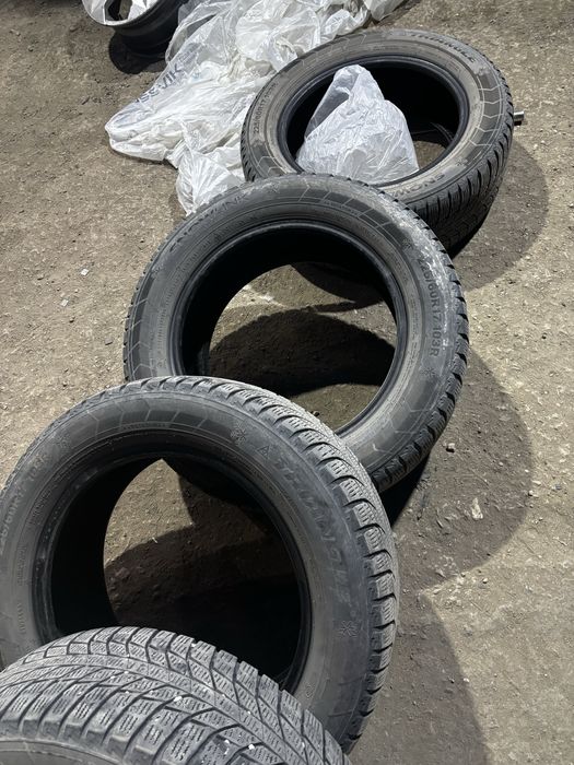 Продам зимнюю резину triangle 225/60/17