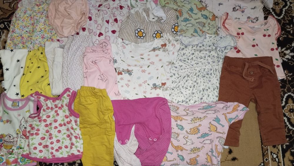 Продам комплект детских вещей