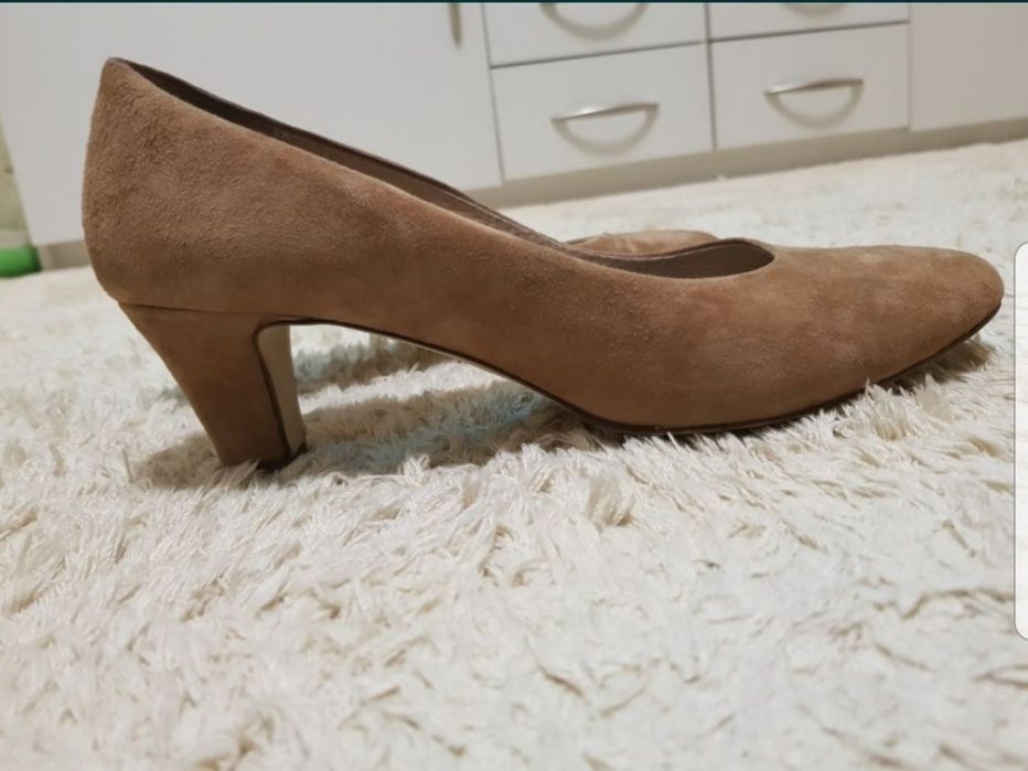 Продам замшевые туфли