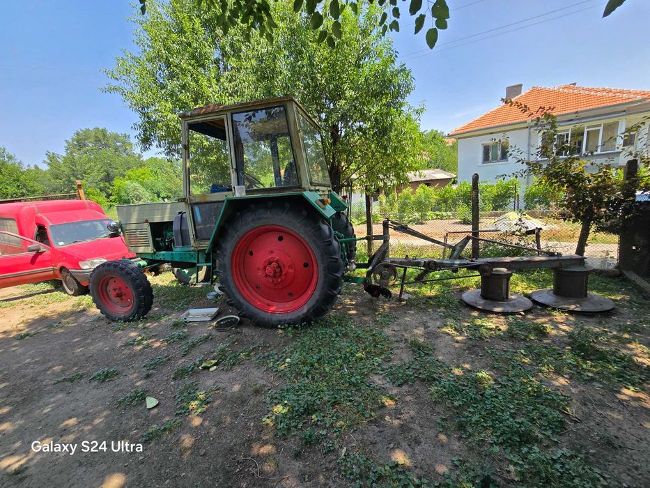 Продавам трактор със косачка