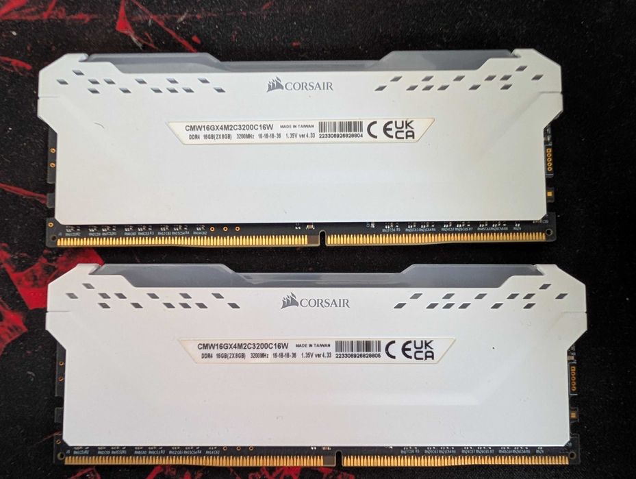 Memorie Corsair Vengeance RGB PRO White 16GB DDR4 3200MHz CL16 Dual Channel Kit