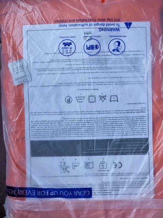 Combinezoane lucru alb, portocaliu și bleumarin