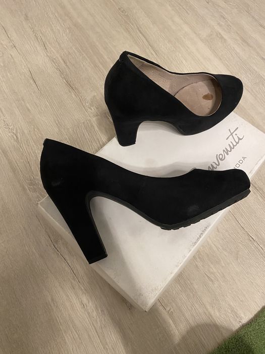 Pantofi piele intoarsa impecabili , purtati o data !