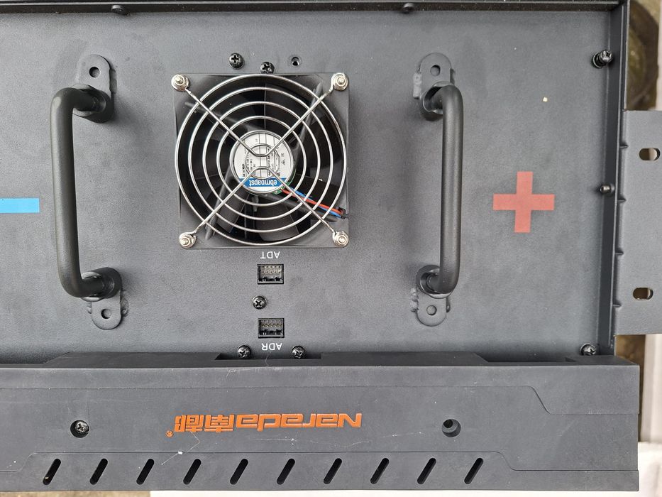 Соларни батерии за соларни централи  цената е и за двете батерии