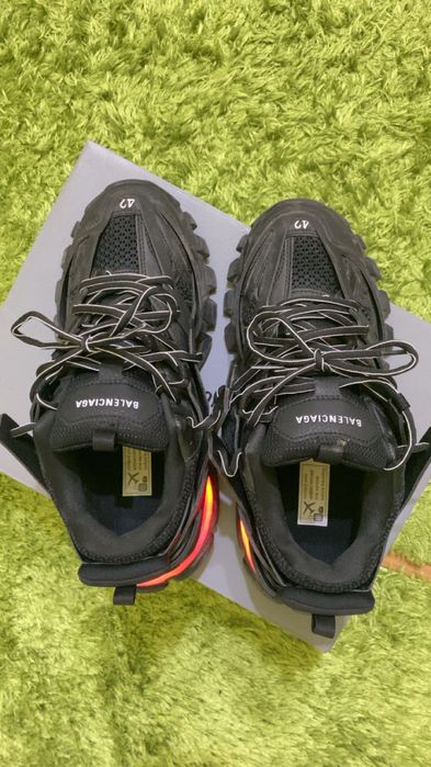 Balenciaga track uri led
