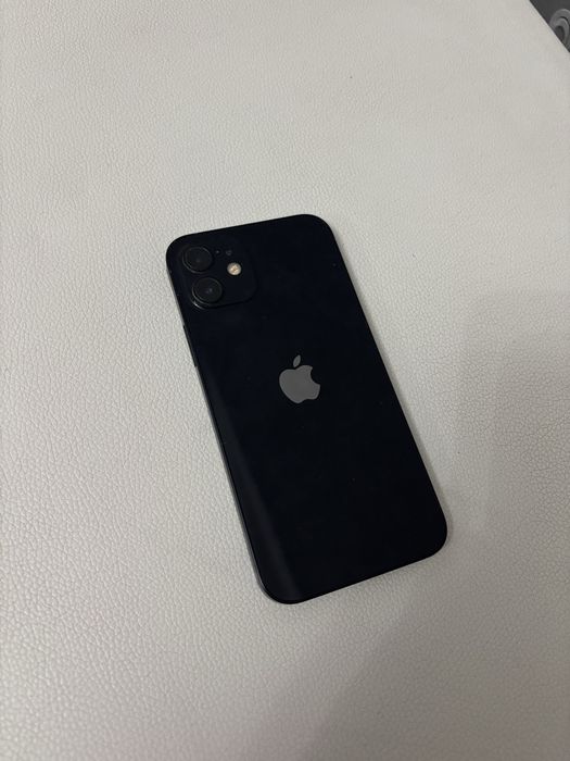 Iphone 12.