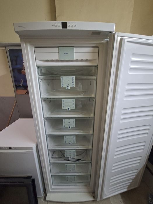 Вертикален фризер Liebherr