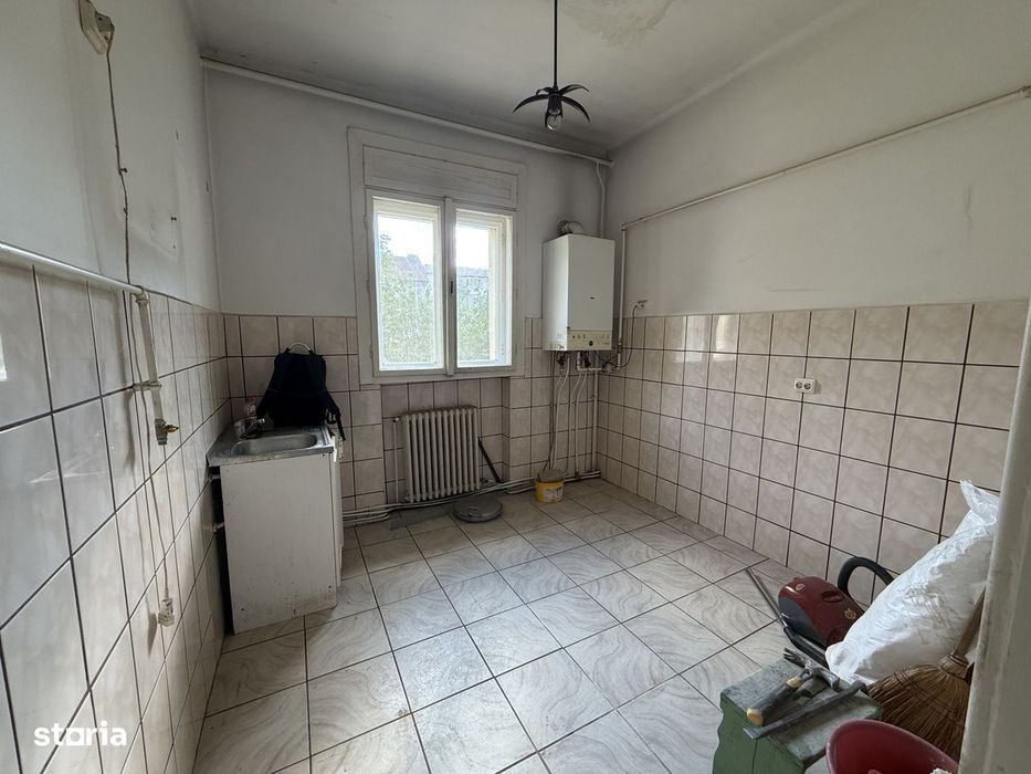 Apartament 3 camere, 72mp, etaj 1, 400m teren, garaj propriu- Complex